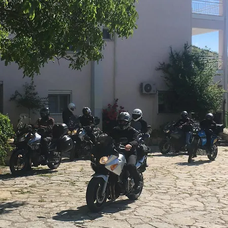 Konukevi Vissinokipos - Biker Friendly - Motorradhotel Kesriye
